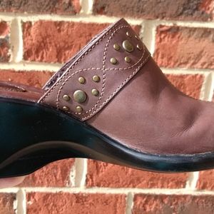 Clarks Brown Wedge Mules 6.5M Leather Upper 70658
